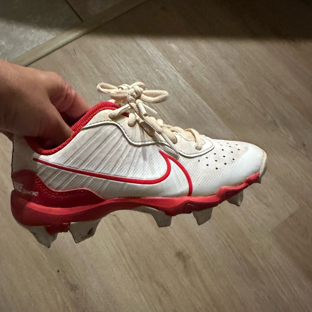 Nike Kids White and red Cleats - Lightweight Youth Baseball/Softball Shoes sz 1